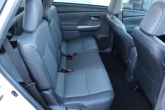 PRIUS V 20