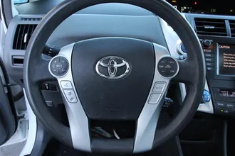 PRIUS V 24