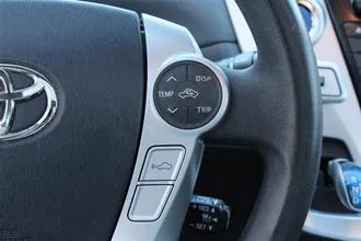 PRIUS V 26
