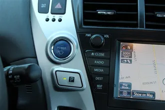 PRIUS V 28