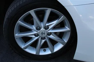 PRIUS V 37