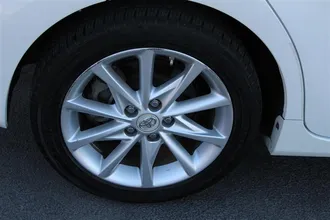 PRIUS V 39
