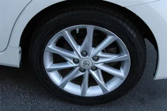 PRIUS V 41