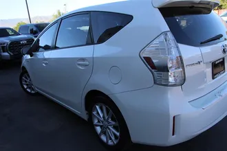 PRIUS V 43