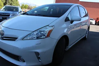 PRIUS V 44