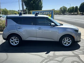 2023 Kia Soul photo 2