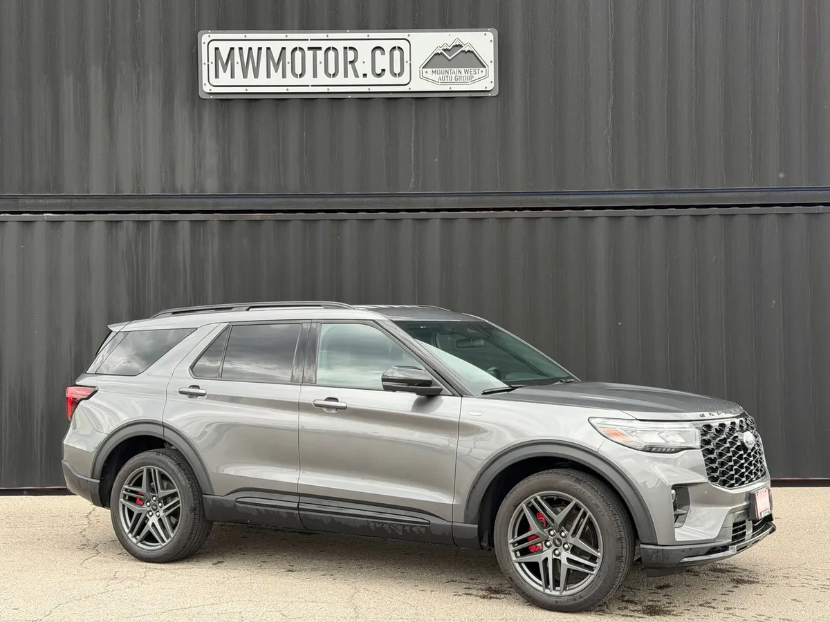 2025 Ford Explorer ST-Line