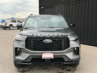 2025 Ford Explorer photo 2