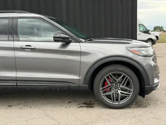 2025 Ford Explorer photo 4