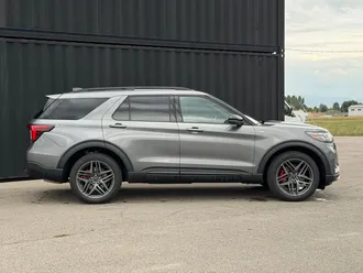 2025 Ford Explorer photo 6