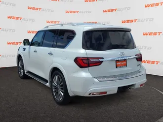 2018 INFINITI QX80 photo 3
