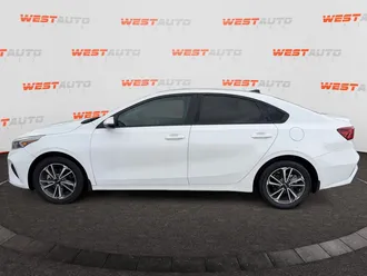 2023 Kia Forte photo 2