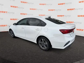 2023 Kia Forte photo 3
