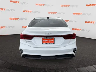 2023 Kia Forte photo 4