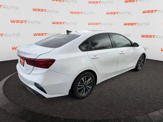 2023 Kia Forte photo 5