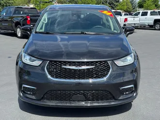 2023 Chrysler Pacifica photo 2