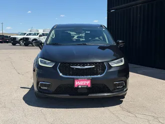 2023 Chrysler Pacifica photo 2