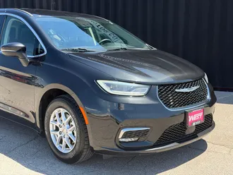 2023 Chrysler Pacifica photo 3