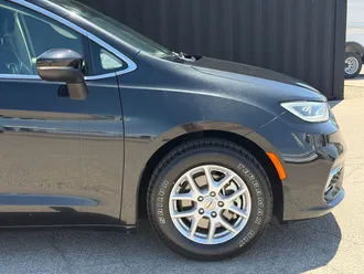 2023 Chrysler Pacifica photo 4
