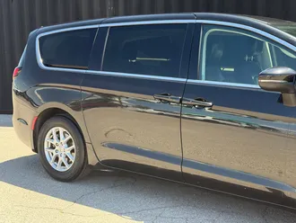 2023 Chrysler Pacifica photo 5