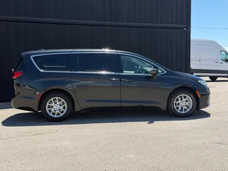 2023 Chrysler Pacifica photo 6