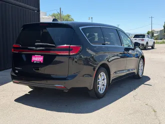 2023 Chrysler Pacifica photo 7