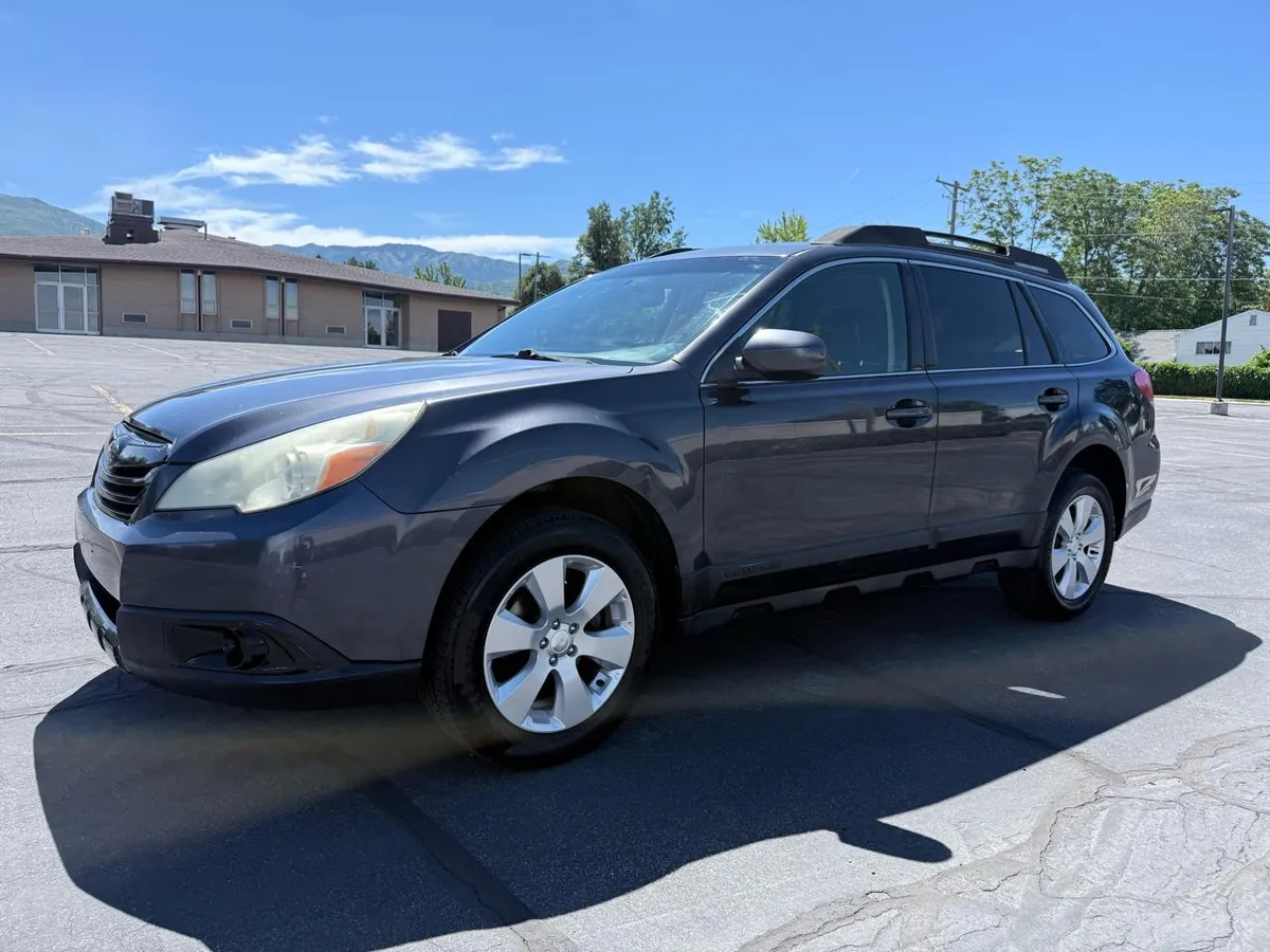 2011 Subaru Outback 4dr Wgn H4 Auto 2.5i Limited Pwr Moon