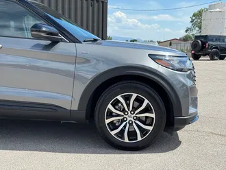 2026 Ford Explorer photo 4