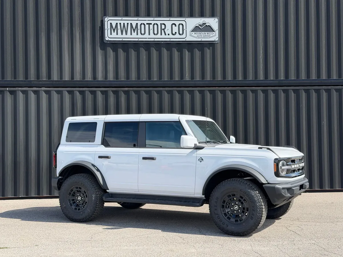 2026 Ford Bronco Outer Banks