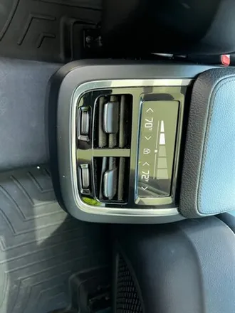 XC90 T5 Momentum 7-Passenger 25