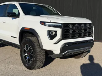 2026 GMC Canyon photo 3