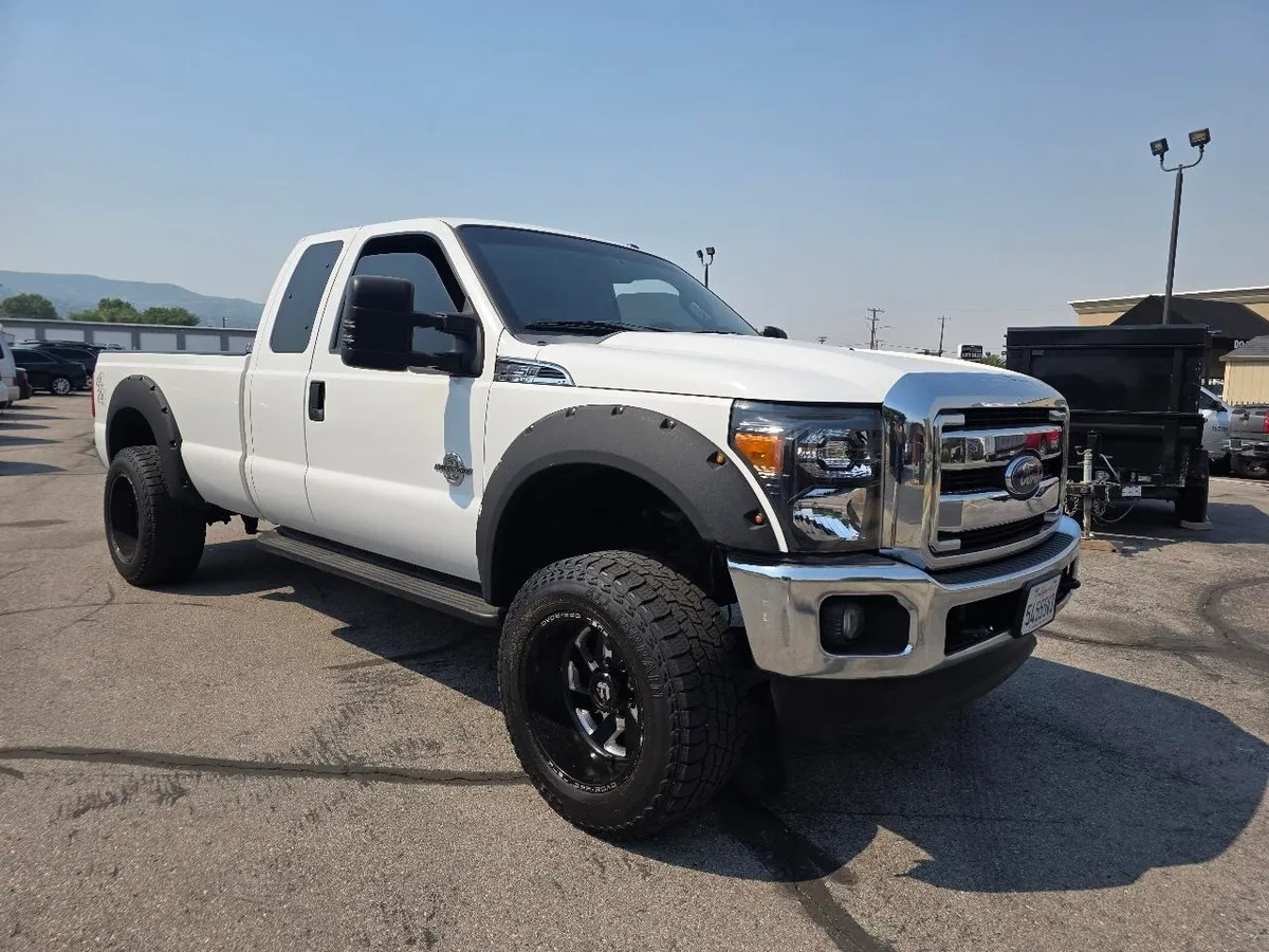 2015 Ford Super Duty F-250 SRW 4WD SuperCab 142" Lariat