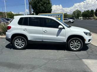 2017 Volkswagen Tiguan photo 2