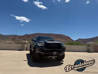 2023 Toyota Tacoma photo 2