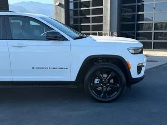 2024 Jeep Grand Cherokee photo 3