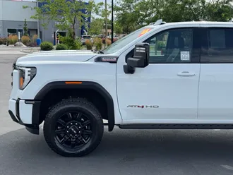2025 GMC Sierra 3500HD photo 4