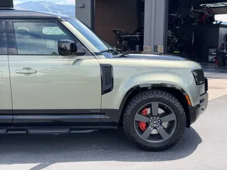 2021 Land Rover Defender 110 photo 3