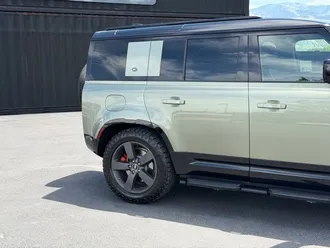 2021 Land Rover Defender 110 photo 4