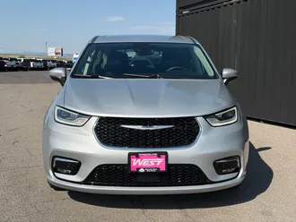 2023 Chrysler Pacifica Hybrid photo 2