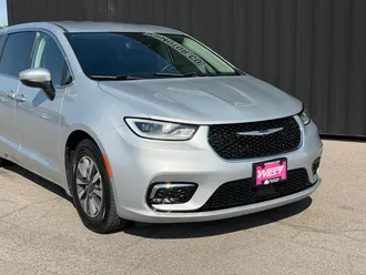 2023 Chrysler Pacifica Hybrid photo 3