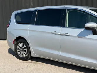 2023 Chrysler Pacifica Hybrid photo 5