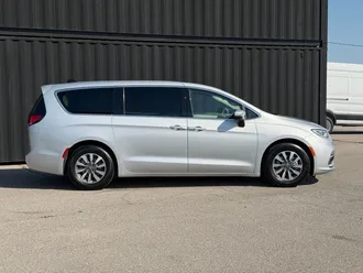 2023 Chrysler Pacifica Hybrid photo 6
