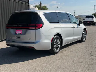2023 Chrysler Pacifica Hybrid photo 7