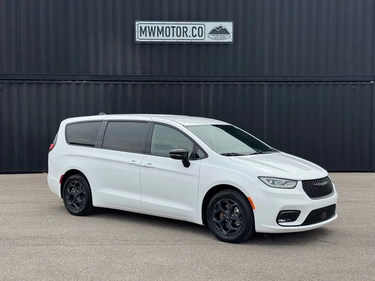 2024 Chrysler Pacifica Hybrid Select S Appearance