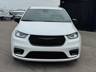 2024 Chrysler Pacifica Hybrid photo 2