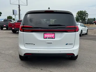 2024 Chrysler Pacifica Hybrid photo 7