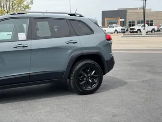Cherokee 8