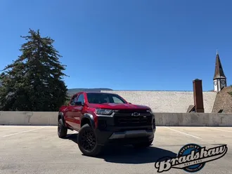 2023 Chevrolet Colorado photo 2