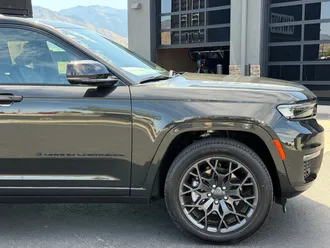 2023 Jeep Grand Cherokee L photo 3
