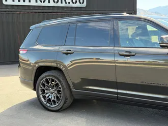 2023 Jeep Grand Cherokee L photo 4